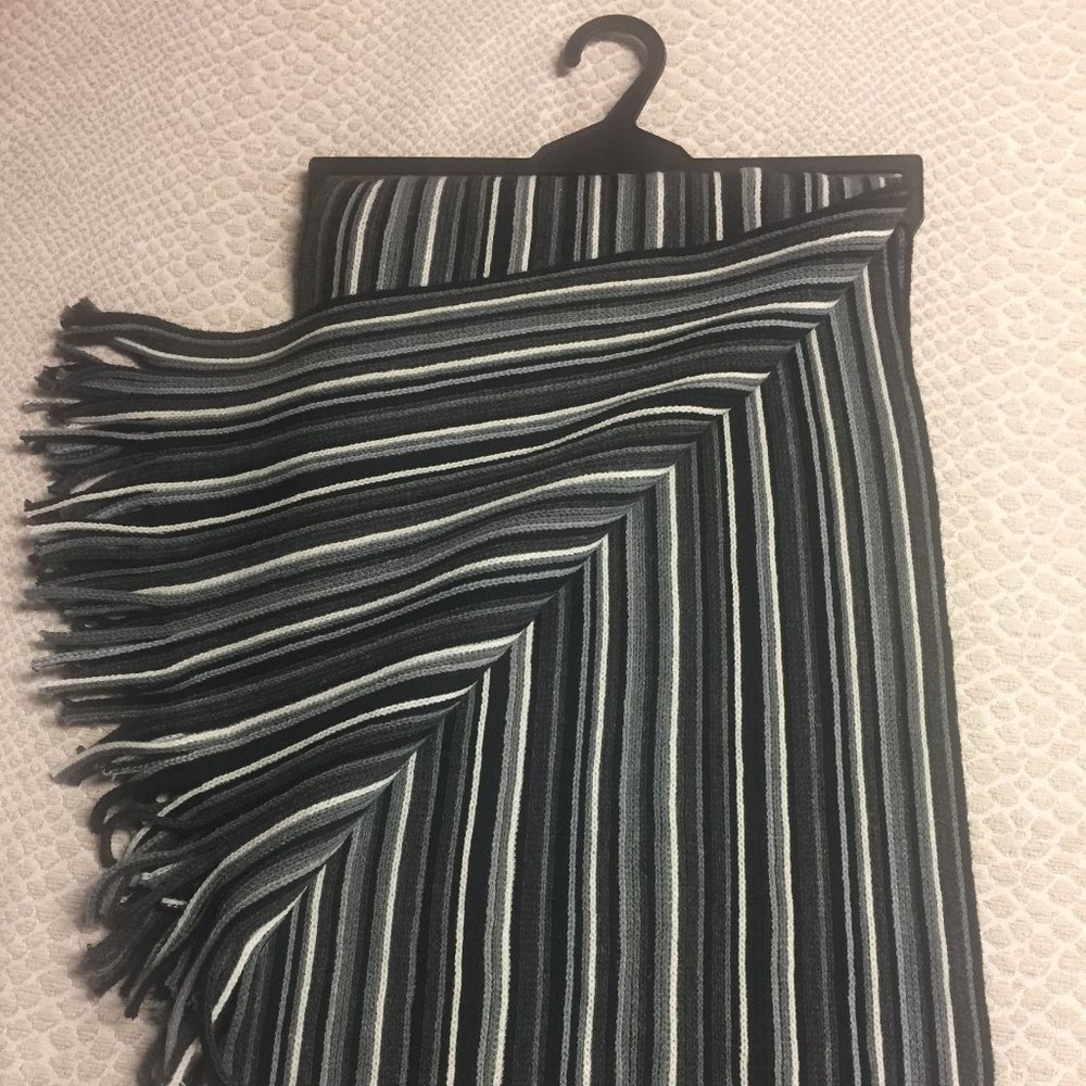 Scarf, Wind River